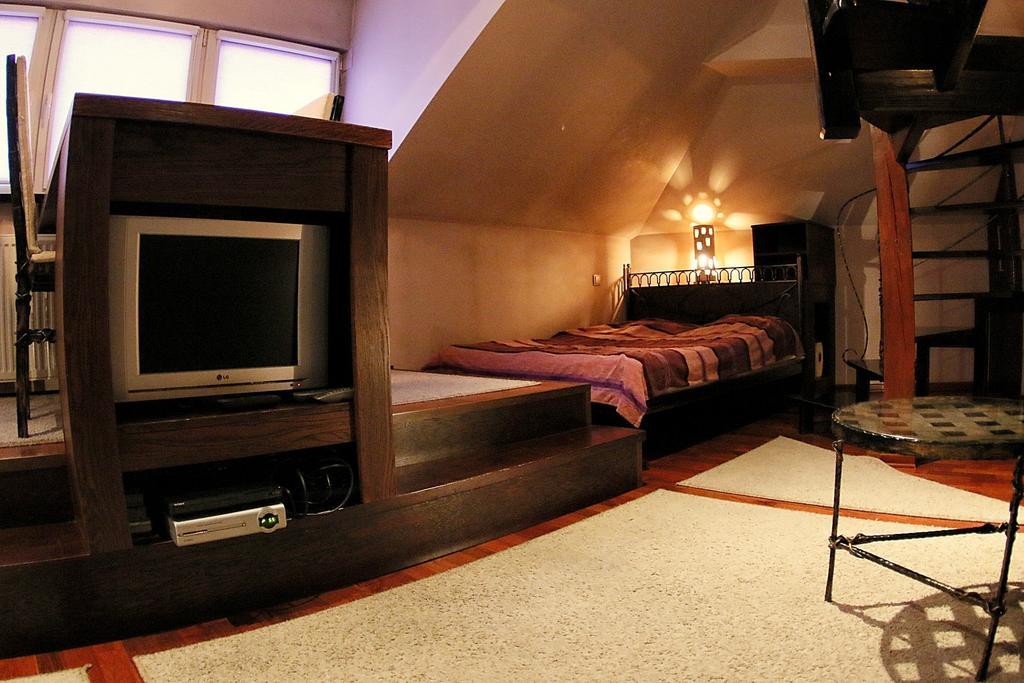 Krakow Jacuzzi Apartment Номер фото