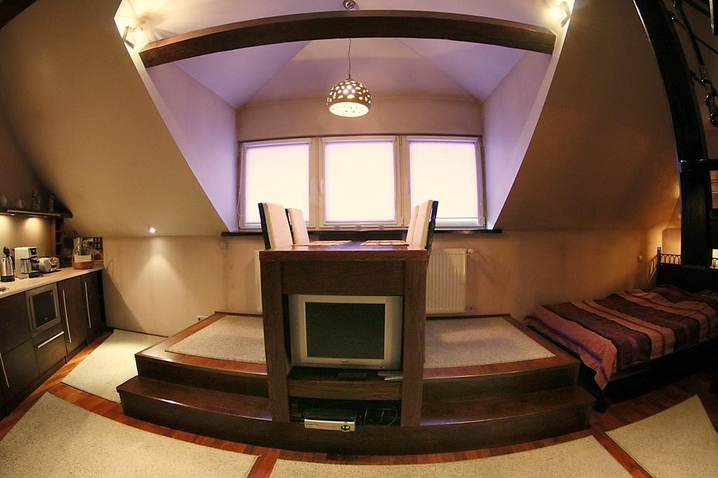 Krakow Jacuzzi Apartment Номер фото