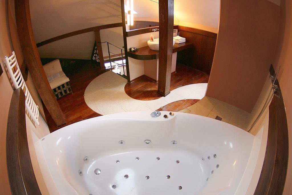 Krakow Jacuzzi Apartment Номер фото